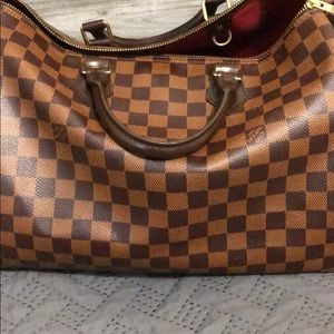 Haven’t worn this purse in 2 years. Just sitting